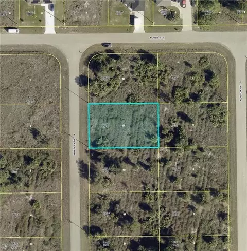 909 Norfolk Ave S, Lehigh Acres, FL 33974