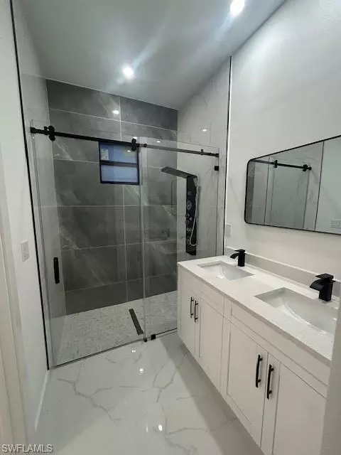 Bath - 4682 40th St NE, Naples, FL 34120 photo 1 of 2