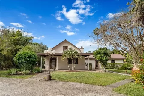 565 3rd St SW, Naples, FL 34117