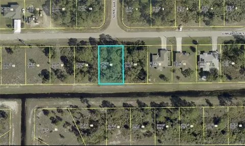 1070 Darlington St, Lehigh Acres, FL 33974