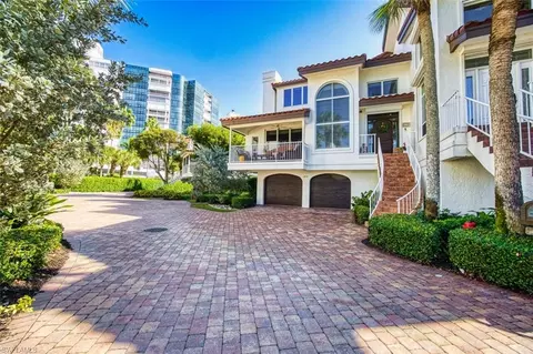 4717 Villa Mare Ln #26-15, Naples, FL 34103
