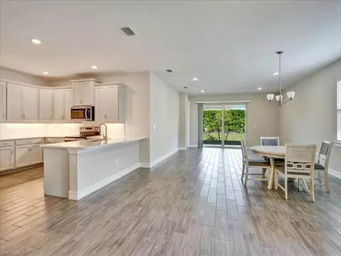 999 Enbrook Loop, Naples, FL 34114