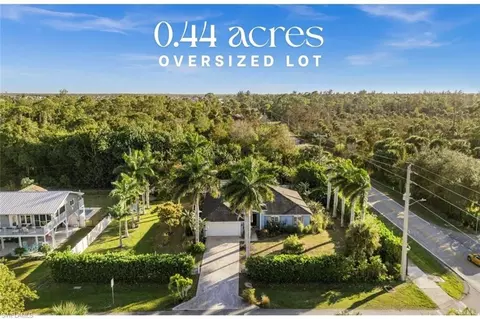4 Colonial Dr, Naples, FL 34112