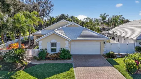 1331 Old Oak Ln, Naples, FL 34110