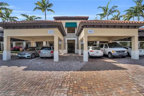 985 Sandpiper St SW #I103, Naples, FL 34102