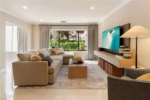 401 Courtside Dr #D101, Naples, FL 34105