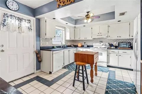 Kitchen - 180 Cypress Way E #A103, Naples, FL 34110 photo 3 of 6