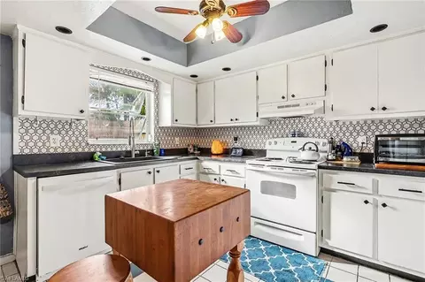 Kitchen - 180 Cypress Way E #A103, Naples, FL 34110 photo 4 of 6