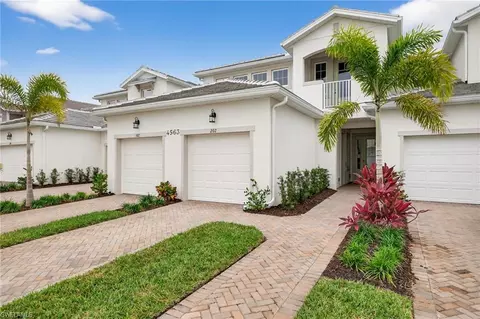 4563 Arboretum Cir #202, Naples, FL 34112
