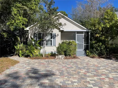 318 Leawood Cir, Naples, FL 34104