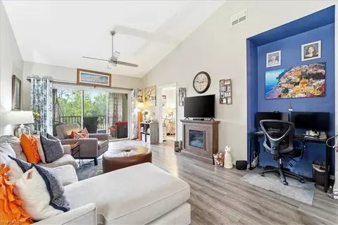 422 Valerie Way #202, Naples, FL 34104