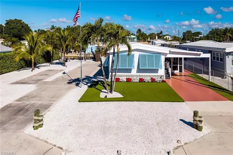 639 Palm Ave, Goodland, FL 34140