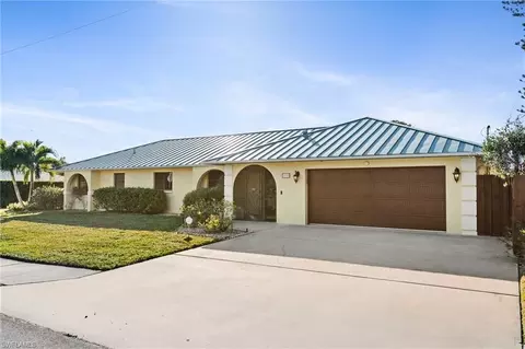 595 103rd Ave N, Naples, FL 34108