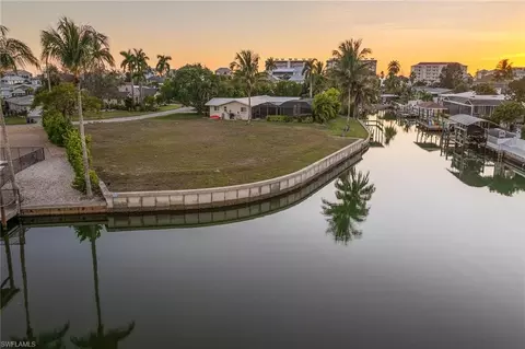 271 Randy Ln, Fort Myers Beach, FL 33931