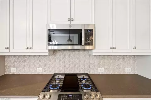 Kitchen - 2303 Marquesa Cir, Naples, FL 34112 photo 4 of 6