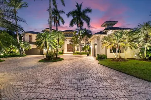 9655 Mashie Ct, Naples, FL 34108