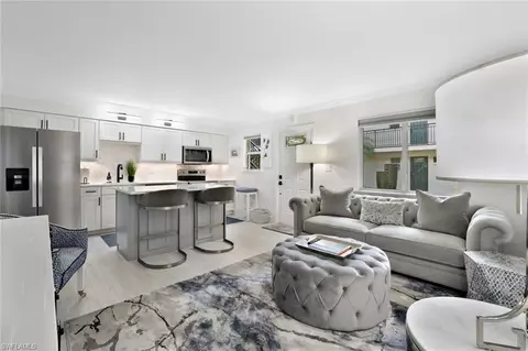 960 7th St S #105, Naples, FL 34102