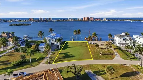 948 San Carlos Dr, Fort Myers Beach, FL 33931