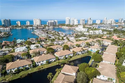 View/Area - 142 Colonade Cir, Naples, FL 34103 photo 7 of 8