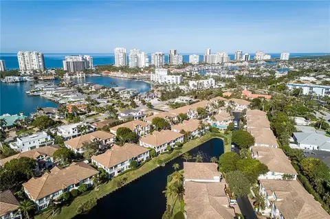 View/Area - 142 Colonade Cir, Naples, FL 34103 photo 5 of 8
