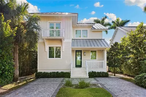 Exterior - 810 9th St S, Naples, FL 34102 photo 4 of 5