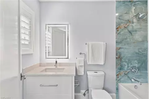 Bath - 810 9th St S, Naples, FL 34102 photo 3 of 3