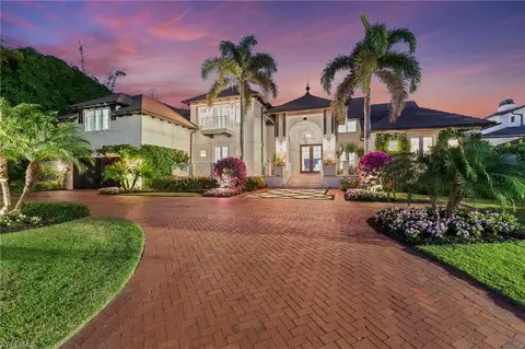 221 Aqua Ct, Naples, FL 34102