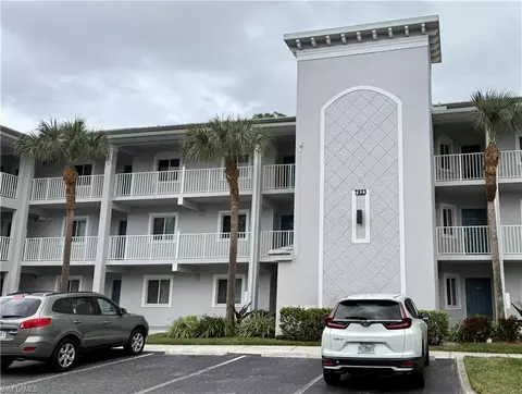 7823 Regal Heron Cir #301, Naples, FL 34104