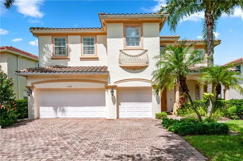 1724 Birdie Dr, Naples, FL 34120