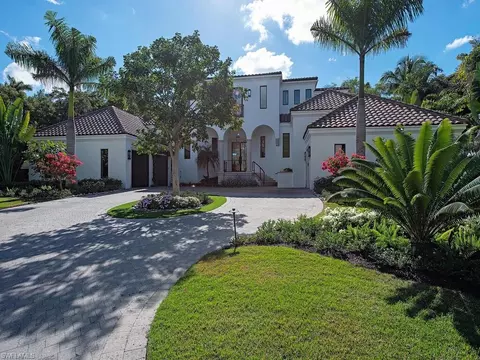 2375 Lantern Ln, Naples, FL 34102