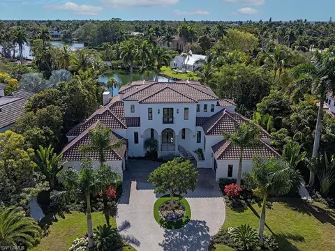 2375 Lantern Ln, Naples, FL 34102 photo 2