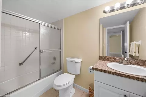 Bath - 1830 Bald Eagle Dr #431A, Naples, FL 34105 photo 3 of 3
