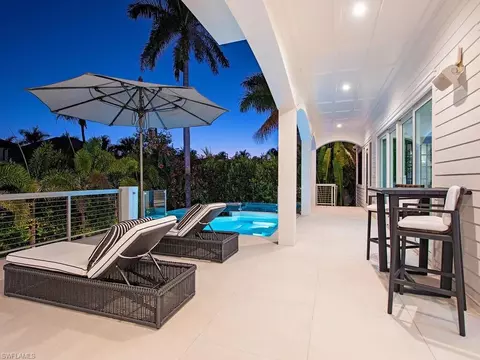 Exterior - 140 3rd Ave S, Naples, FL 34102 photo 4 of 7