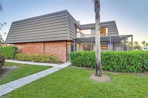 185 Lake Point Ln #8B, Naples, FL 34112