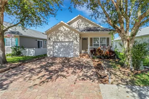 398 Leawood Cir, Naples, FL 34104