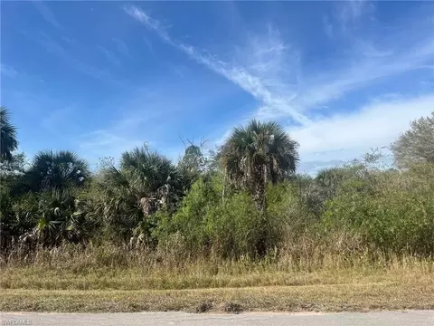 18 Th St NE, Naples, FL 34120