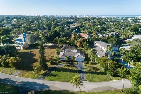 700 Bow Line Dr, Naples, FL 34103