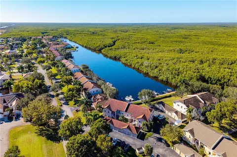 278 Newport Dr #207, Naples, FL 34114