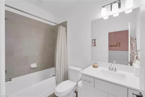 Bath - 18664 Ives Dr, Estero, FL 33928 photo 3 of 3