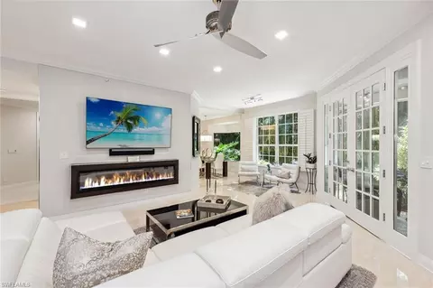 173 Colonade Cir #1401, Naples, FL 34103