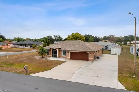 401 Candlewick Cir E, Lehigh Acres, FL 33936