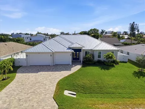526 104th Ave N, Naples, FL 34108