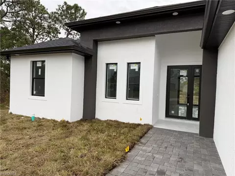 518 Ames St E, Lehigh Acres, FL 33974