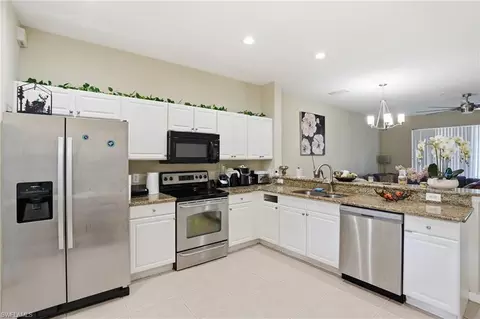 1013 Hampton Cir #127, Naples, FL 34105