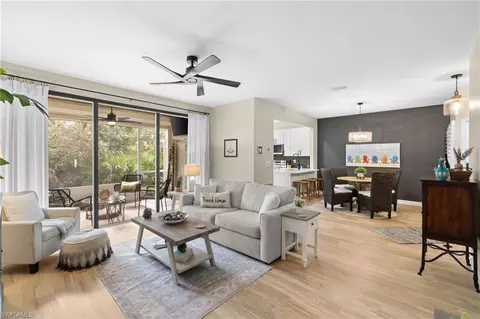327 Emerald Bay Cir #W6, Naples, FL 34110
