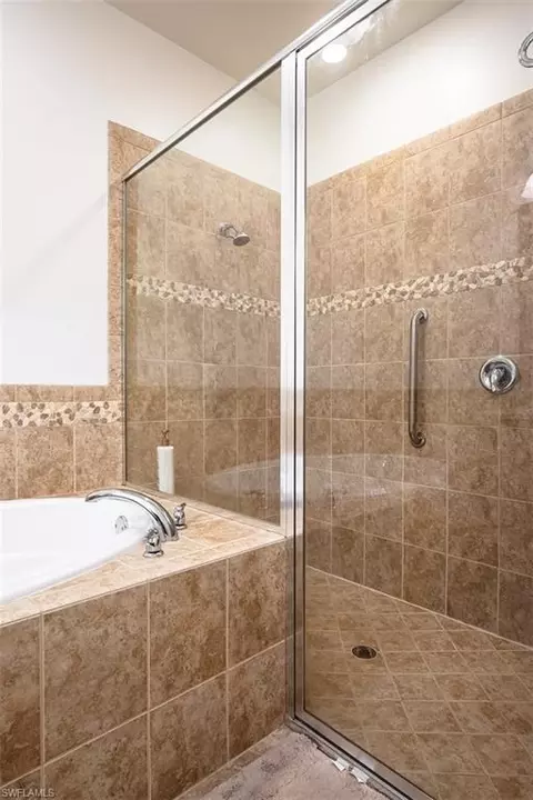 Bath - 9077 Capistrano St N #4702, Naples, FL 34113 photo 2 of 4