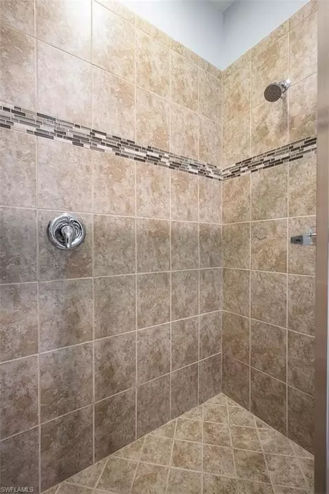 Bath - 9077 Capistrano St N #4702, Naples, FL 34113 photo 4 of 4