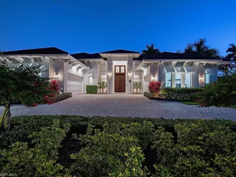 452 Putter Point Dr, Naples, FL 34103