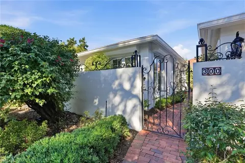 Exterior - 300 Bald Eagle Dr #1, Naples, FL 34105 photo 3 of 14