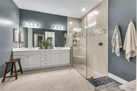 Bath - 4664 Abaca Cir, Naples, FL 34119 photo 1 of 3